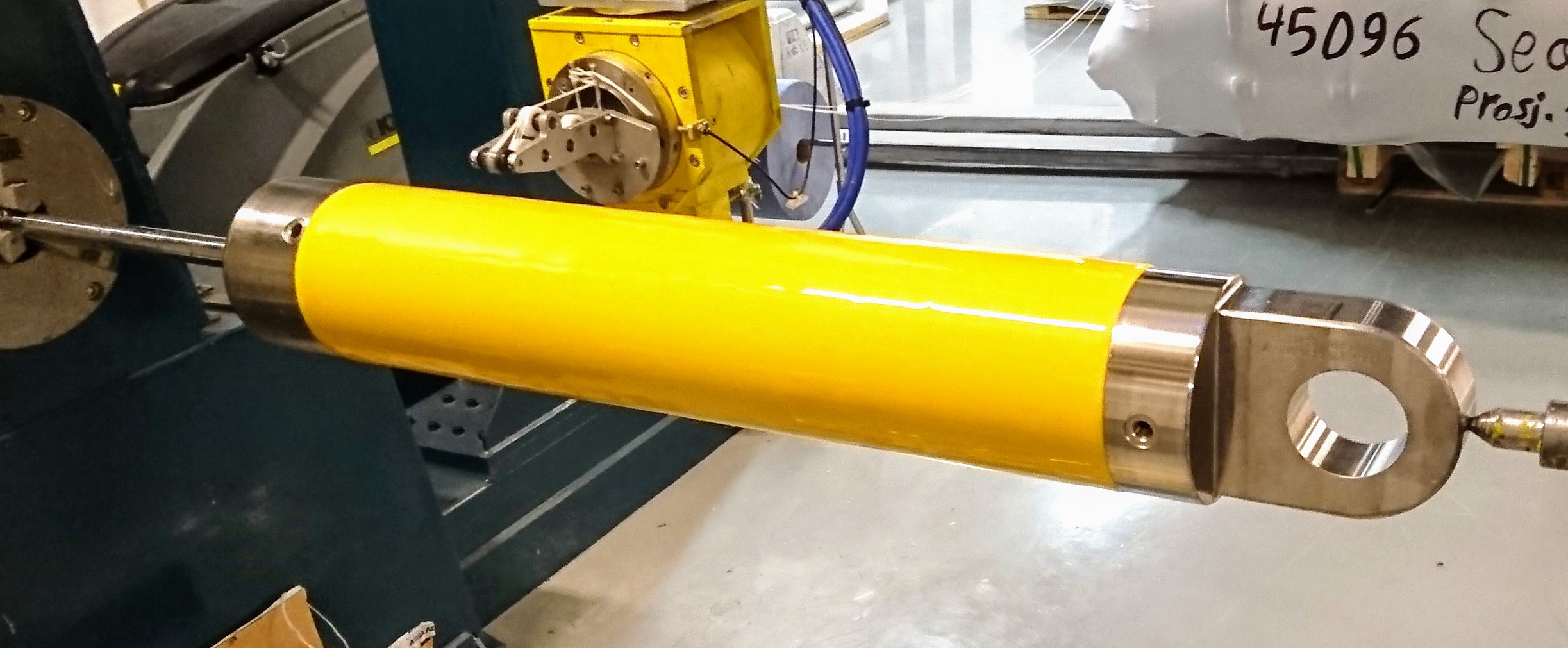 Hydraulic piston cylinder subsea